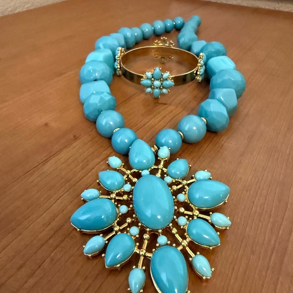 Chunky Turquoise/Gold Beaded Necklace With Big Pendant Accent Matching Bracelet